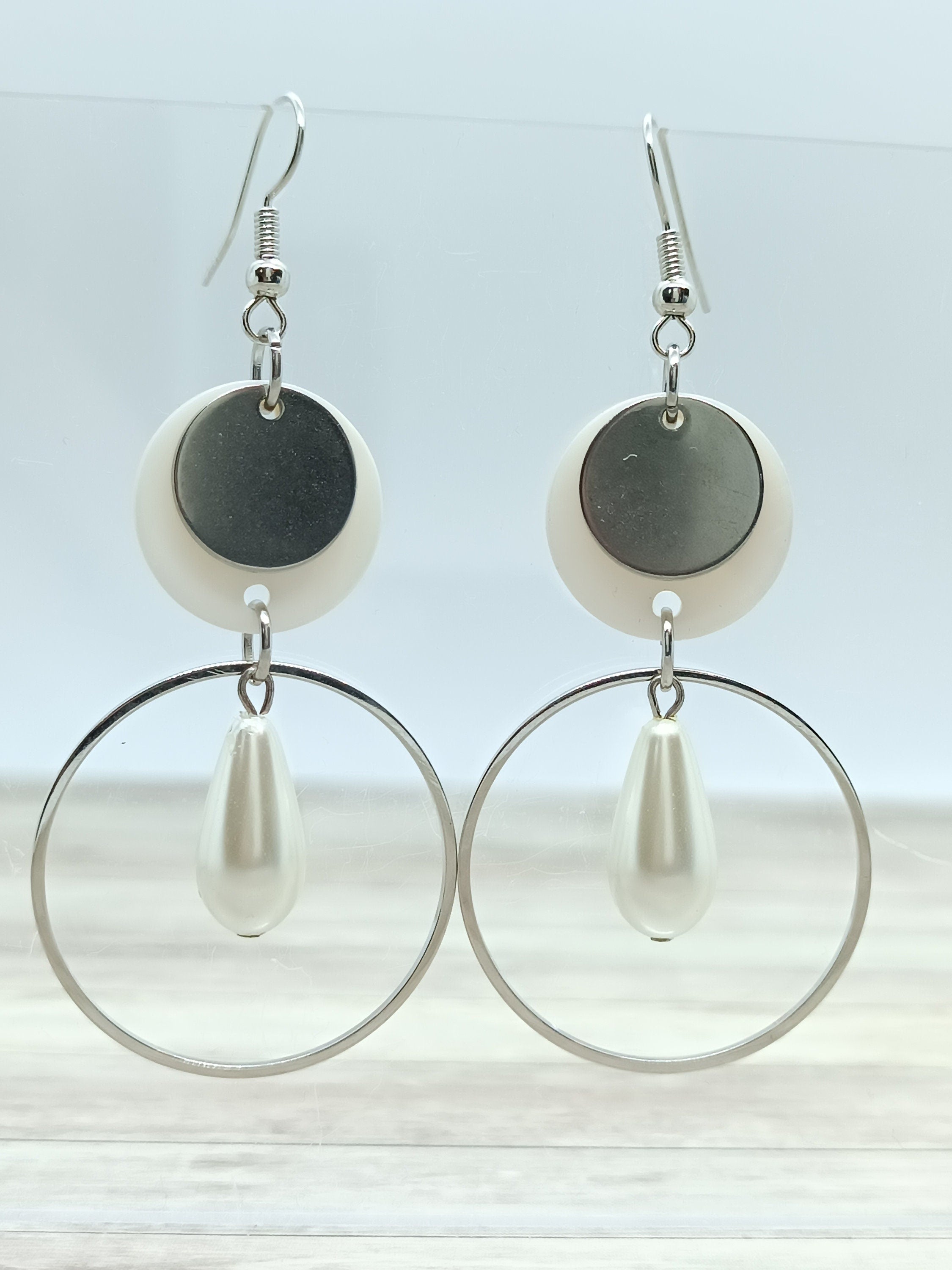 Boucles d’Oreilles Élégantes Perle & Cercle Métal – Style Chic et Moderne | Bijou Léger